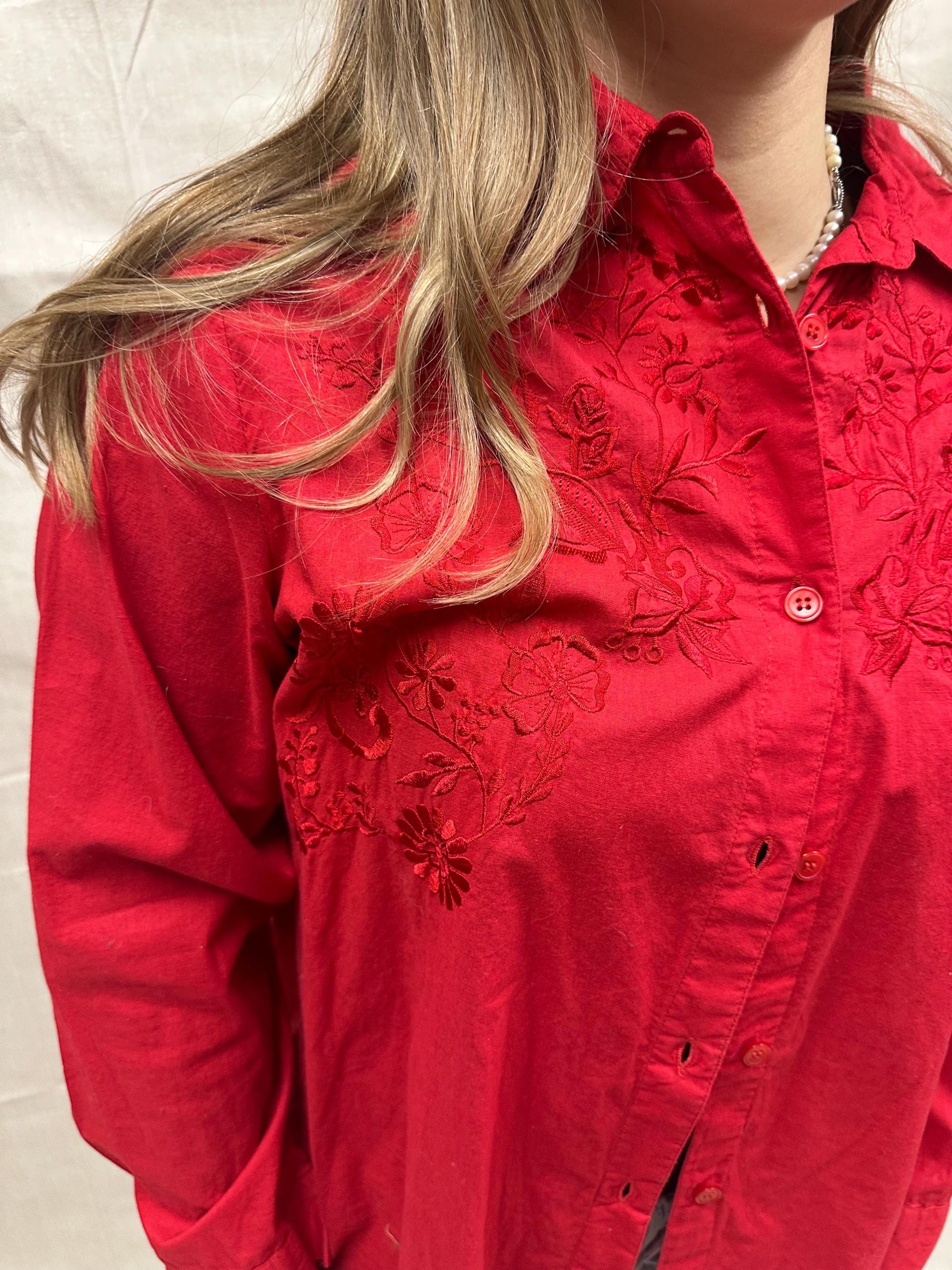 Vintage 80s Red Embroidered Flower Button Up | Size Large