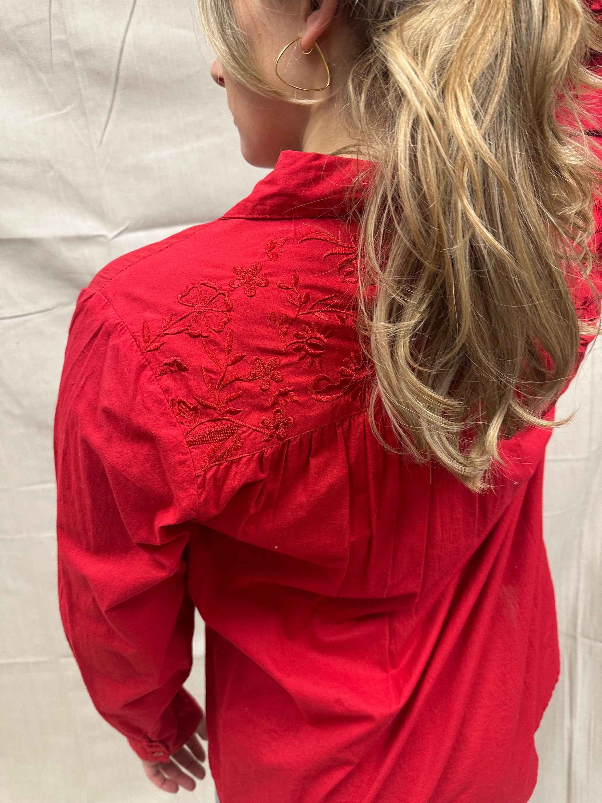 Vintage 80s Red Embroidered Flower Button Up | Size Large